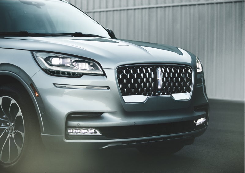 The available adaptive pixel LED headlamps of the 2023 Lincoln Aviator® SUV activated | Astro Lincoln in Pensacola FL